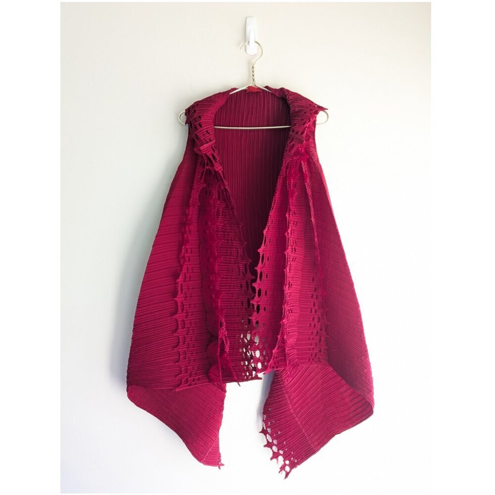 Firmiana Pleated Issey Miyake design type of sleeveless vest